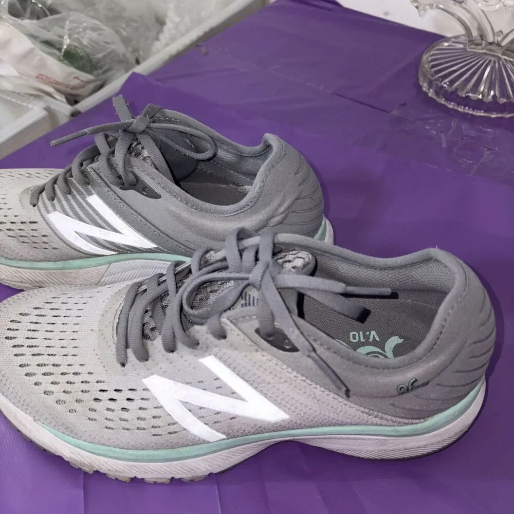 New‎ Balance 860 Ladies 8.5 Sneakers